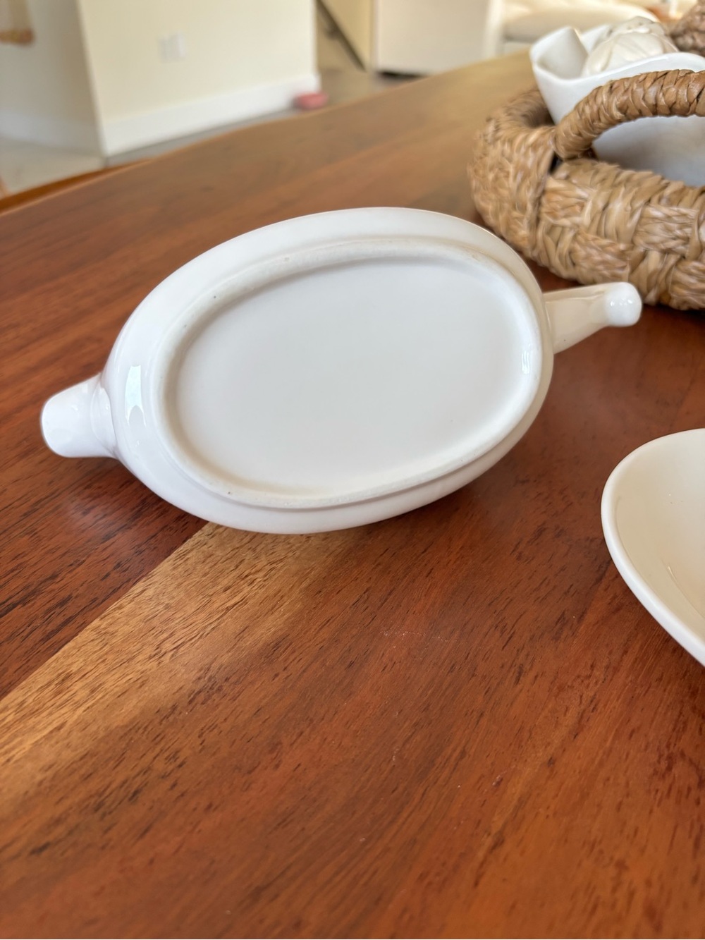 White Porcelain Gravy Boat with Underplate - Picture 6 of 8